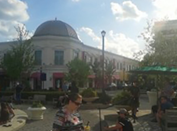 ＜ステイ先の近所のスーパーやショッピングモール＞