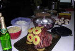 まずはクリスマス料理の数々をいただきました。